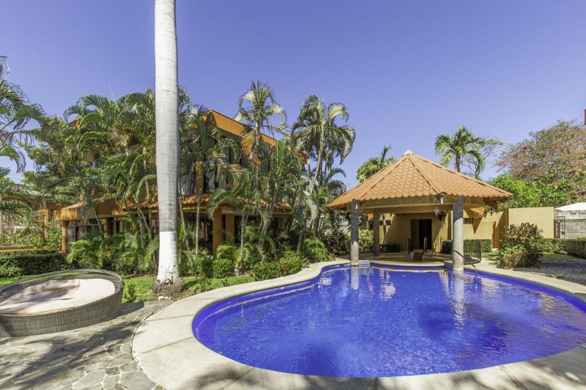 Villa El *